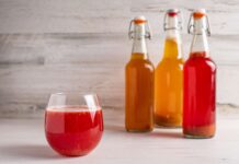 9 корисних для кишечника напоїв, які дієтологи рекомендують для кращого травлення