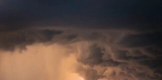 Mengelola Perubahan Suasana Hati PMS: 6 Strategi Sadar untuk Tenang