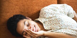 Zaskakująca rola snu w zdrowiu jamy ustnej: nowe badania podkreślają korzyści dla mikrobiomu