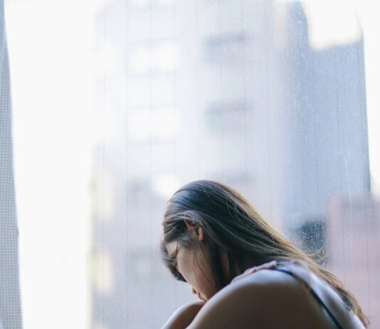 Понимание Неуверенности: Признаки, Причины и Как Реагировать