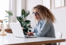 Продуктивність працівників різко падає по п’ятницях, підтверджують дослідження