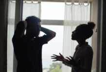 Понимание нарциссизма: от черт личности до клинического расстройства